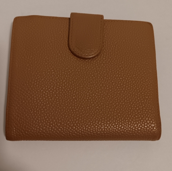 Chanel wallet used, preloved, has wear its dirty, worn and not new see photos - Picture 2 of 10